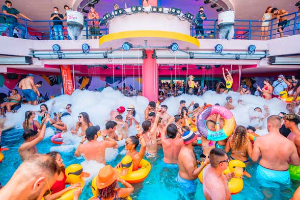 Entrada a Coco Bongo Beach Party