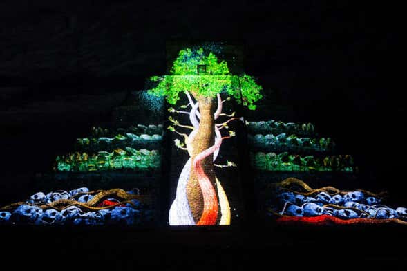 Comida buffet y espectáculo nocturno en Chichén Itzá