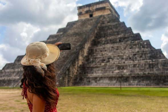 Chichén Itzá & Saamal Cenote Day Trip + Art Gallery Visit