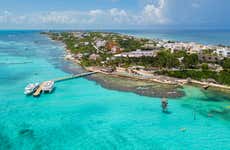 Excursión a Isla Mujeres en catamarán