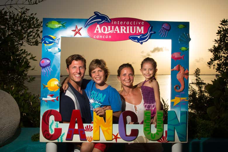 Foto de grupo no Aquário Interativo de Cancún