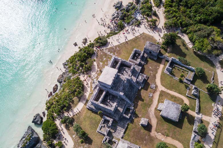 Vista aérea del yacimiento arqueológico de Tulum