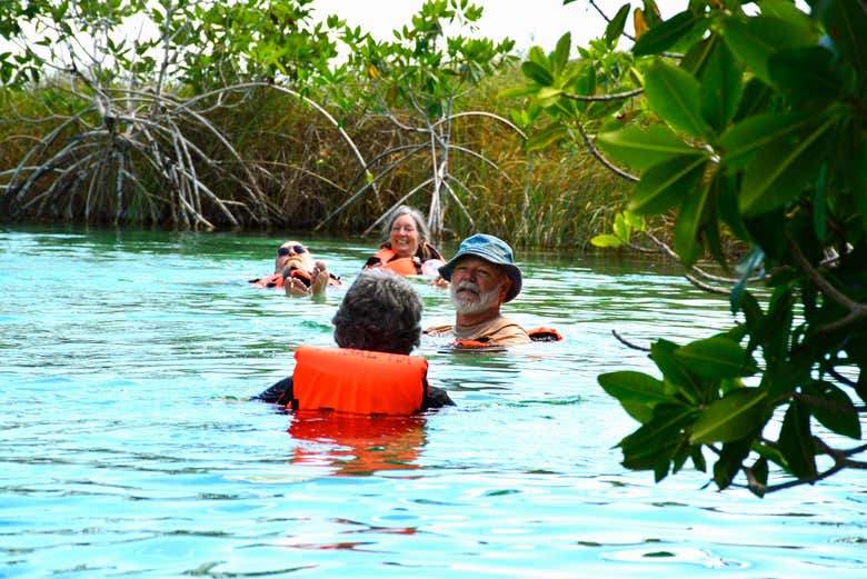 Águas turquesa na reserva de Sian Ka'an