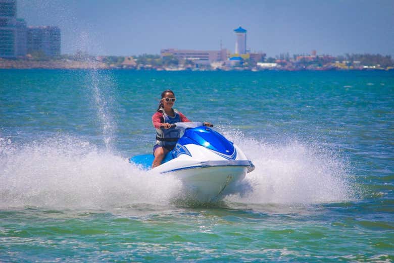 A toda velocidade pelas águas de Cancún