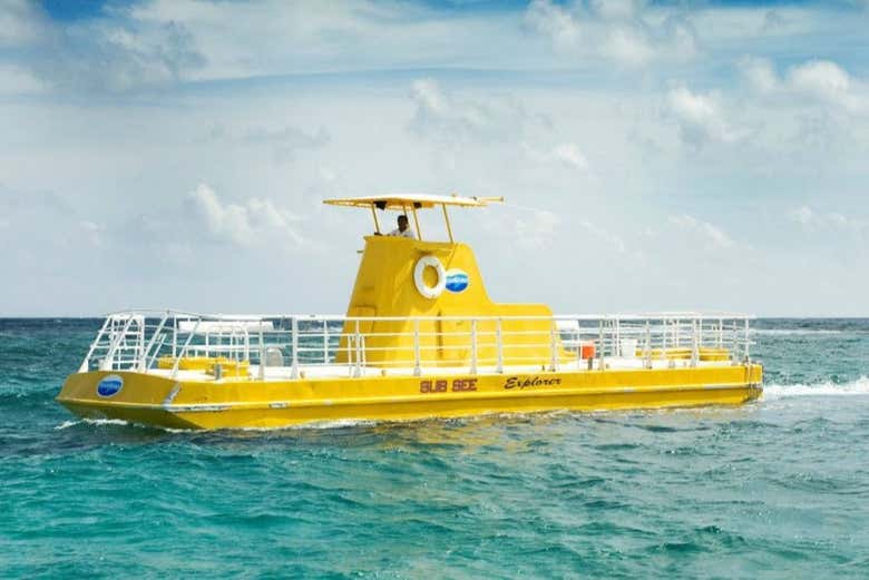 Barco amarillo con el que se realiza el paseo