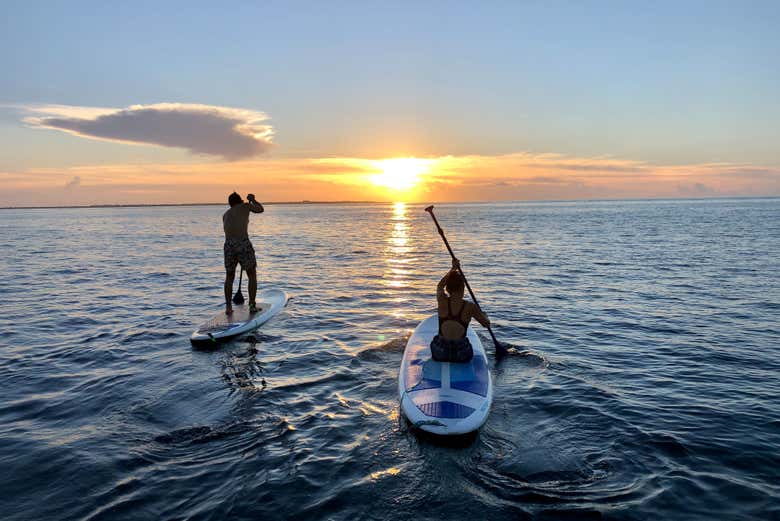 Una foto en pareja remando en las aguas de Cancún