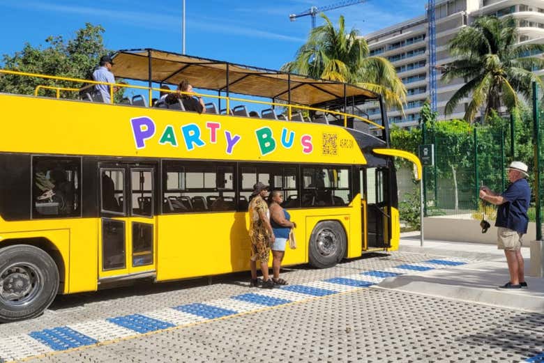 El autobús de fiesta de Cancún