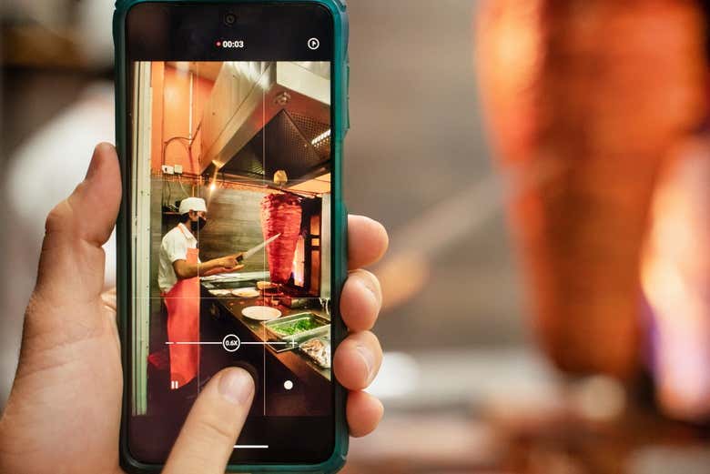 Tomando una foto de la carne para los tacos