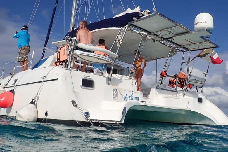 A bordo del catamarano Karisma