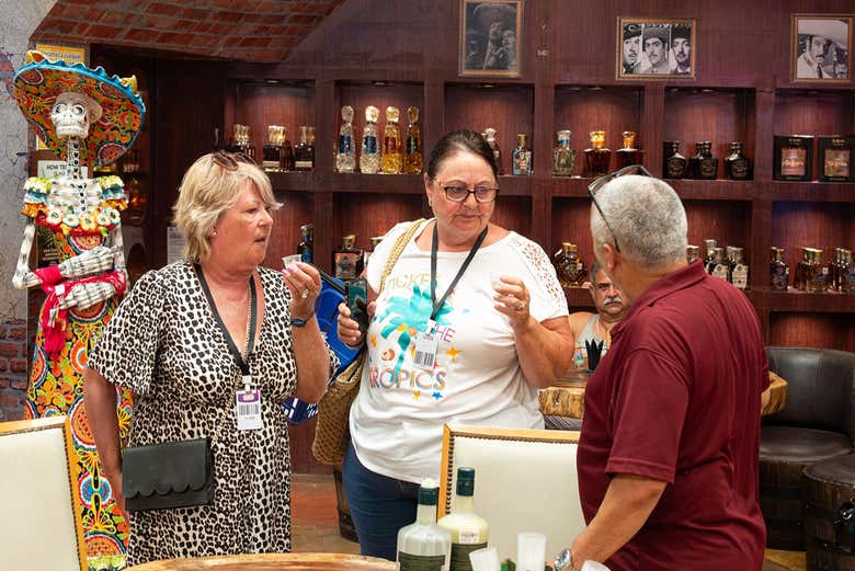 Join us on this shopping tour in Cancun!