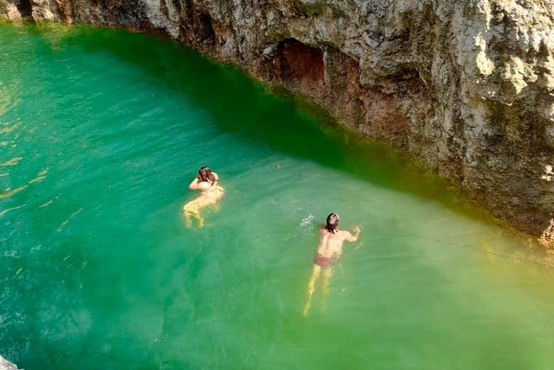 Nadando en el cenote Kaab Ha