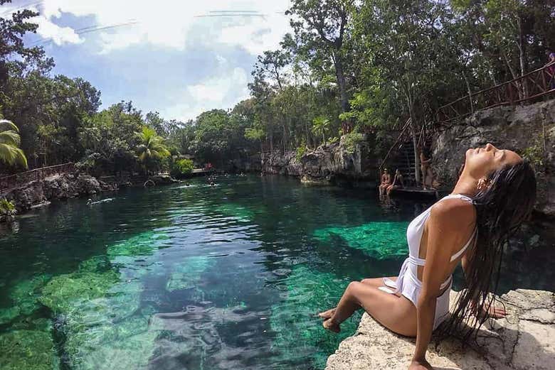 Tomando el sol en un cenote
