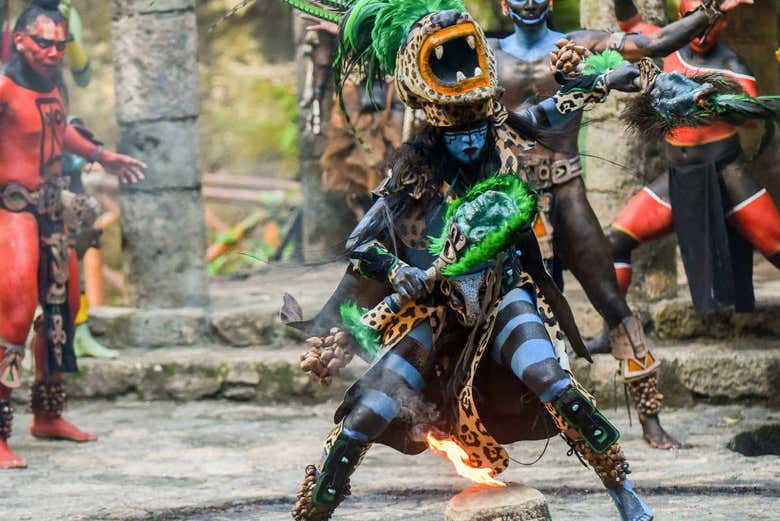 Danzas prehispánicas en Xcaret