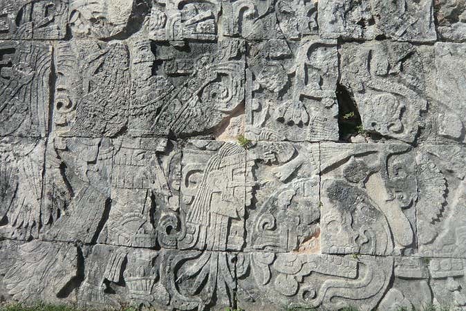 Detalles esculpidos en piedra