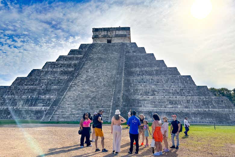 Contemplando el Castillo de Chichén Itzá