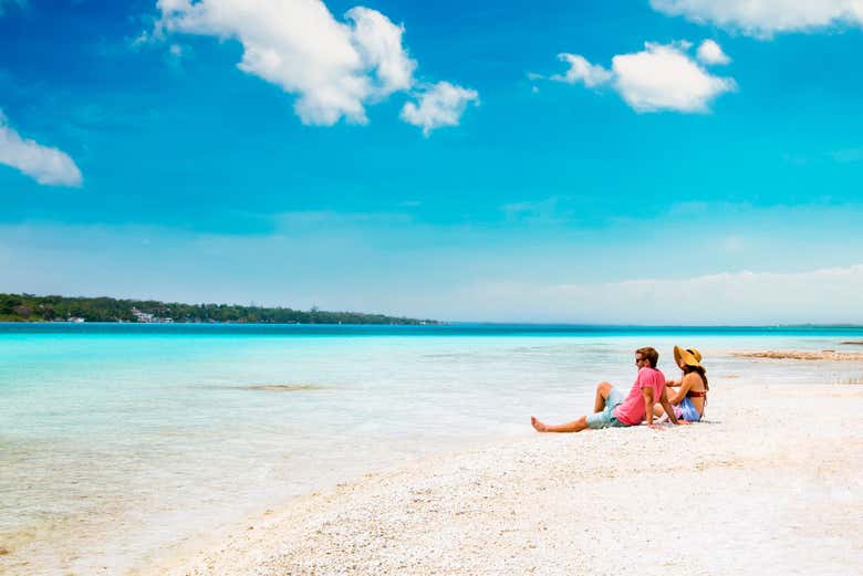Pequenos ilhéus na lagoa de Bacalar
