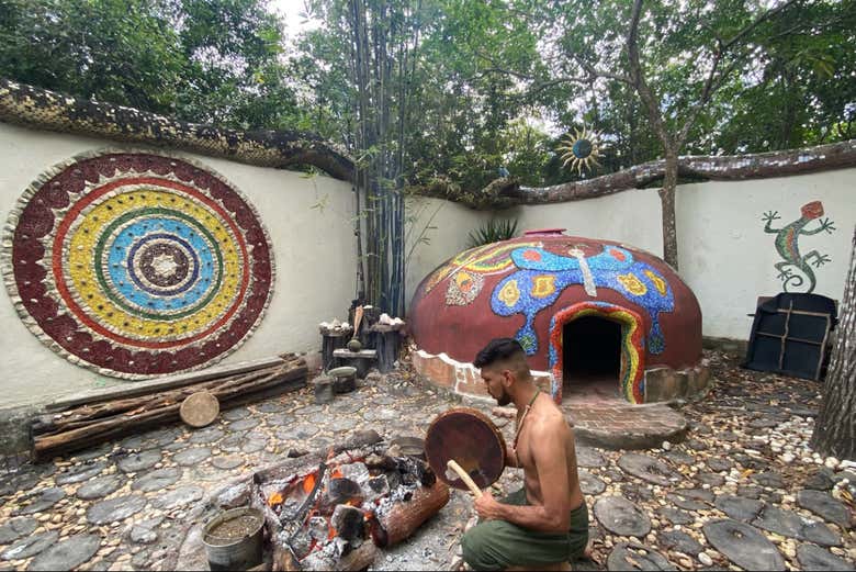 Preparando il temazcal