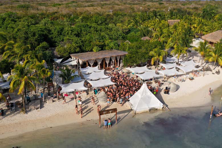 Disfrutando de una de las playas de Isla Mujeres