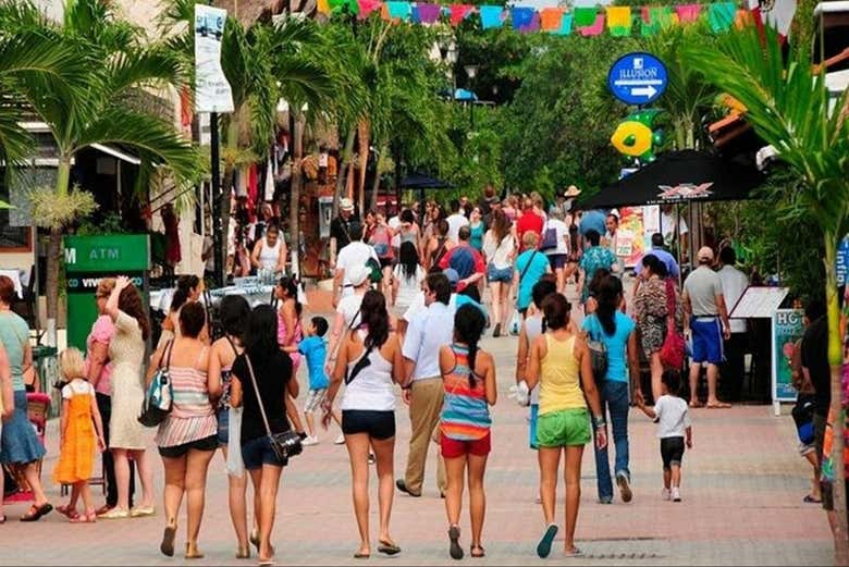 Recorriendo la Quinta Avenida de Playa del Carmen