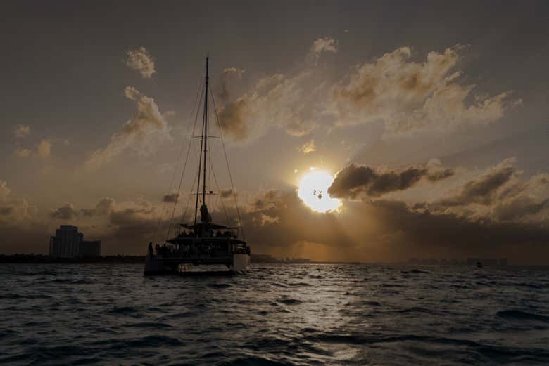 Enjoy an unforgettable catamaran sunset in Cancún