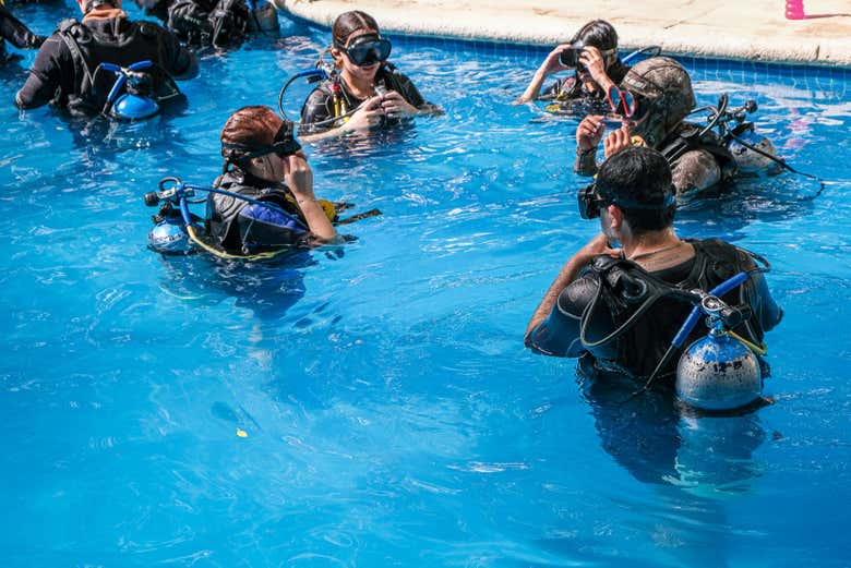 Primeras prácticas de buceo en aguas confinadas