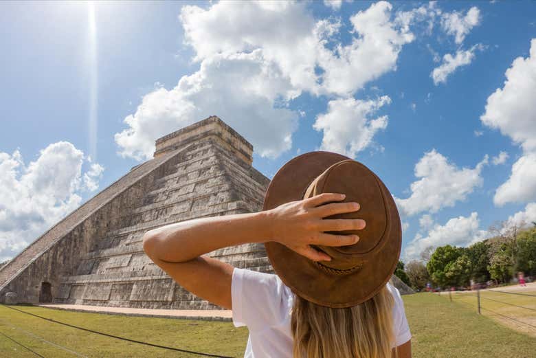Contemplando la pirámide de Kukulkán