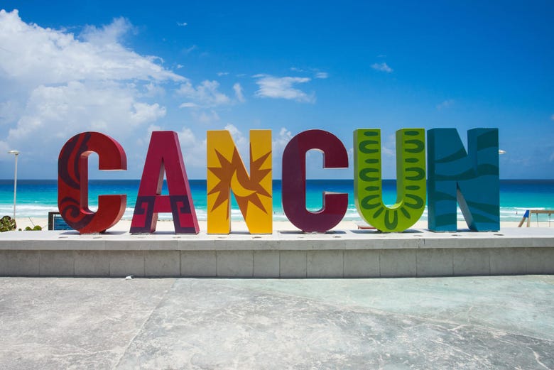 Letrero de colores de Cancún