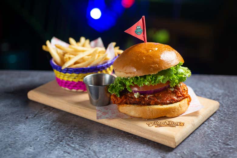 Um delicioso hambúrguer com batata frita