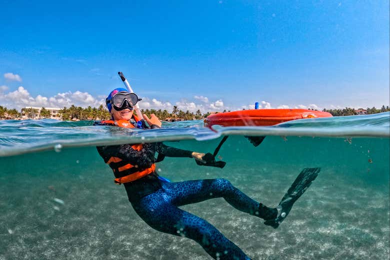 Snorkeling dans des eaux cristallines