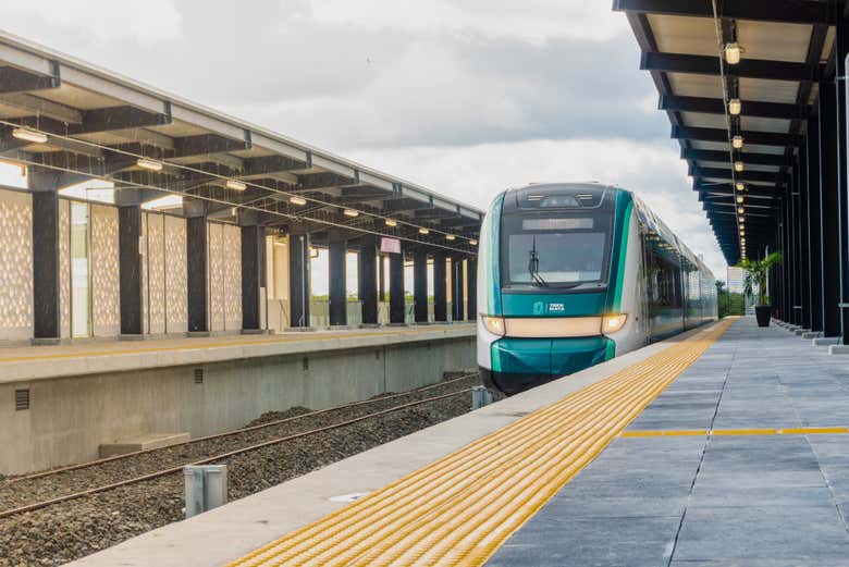 El Tren Maya conecta el aeropuerto de Cancún con Chichén Itzá