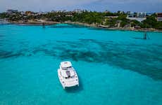 Barca privata per Isla Mujeres con open bar