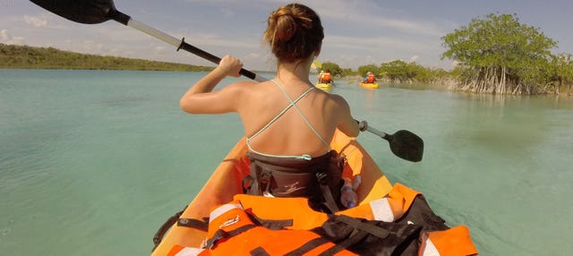 Tour en kayak por la laguna Bacalar 