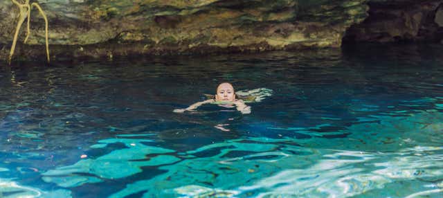Entrada al cenote Tsukán y su santuario