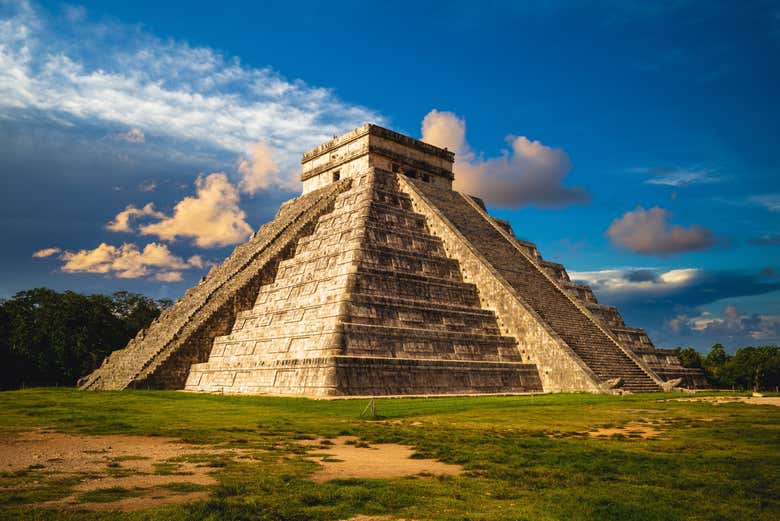 Visitaremos a impressionante pirâmide de Kukulkán