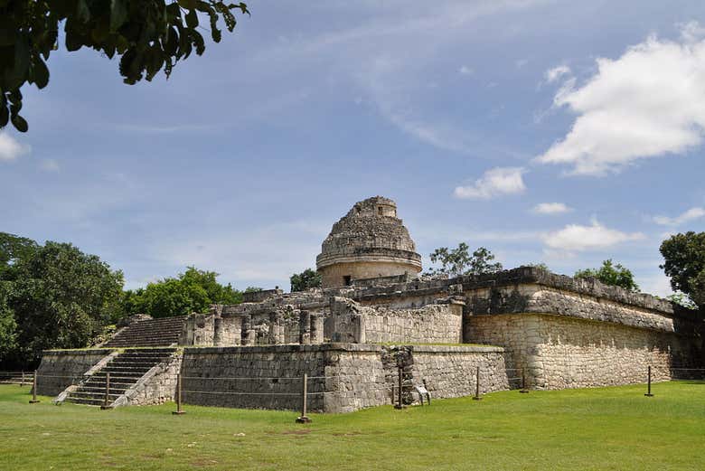 Explorando el yacimiento arqueológico de Chichén Itzá