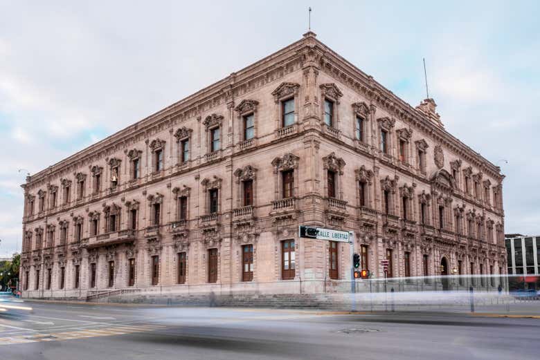 Admirando el Palacio de Gobierno