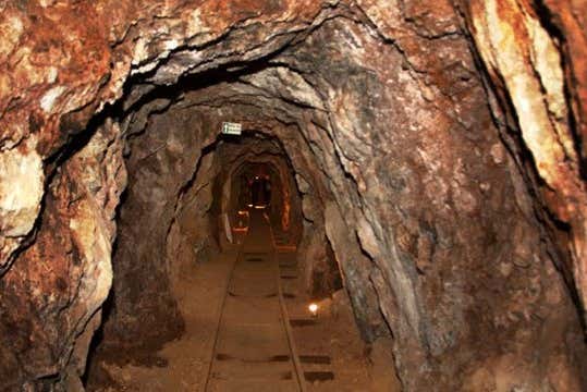 Entrando en las minas de Santa Eulalia