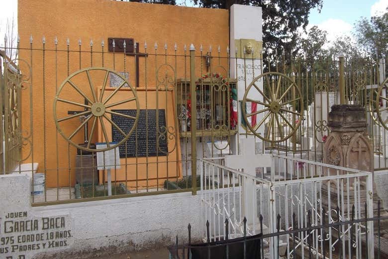 Tumba de Pancho Villa en el cementerio de Parral