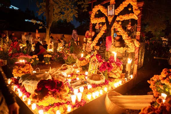 Tour del Día de Muertos por Teotihuacán en bicicleta