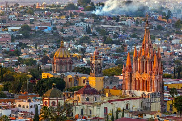 Excursión a San Miguel de Allende + Aguas termales