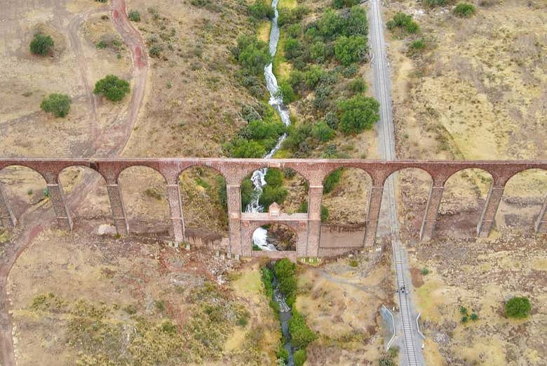Vue aérienne de l'aqueduc du Padre Tembleque