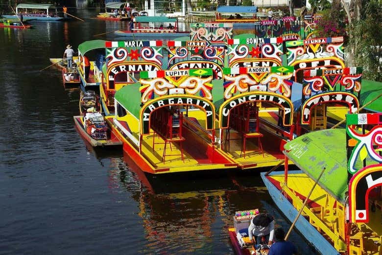 Las trajineras en el canal de Xochimilco