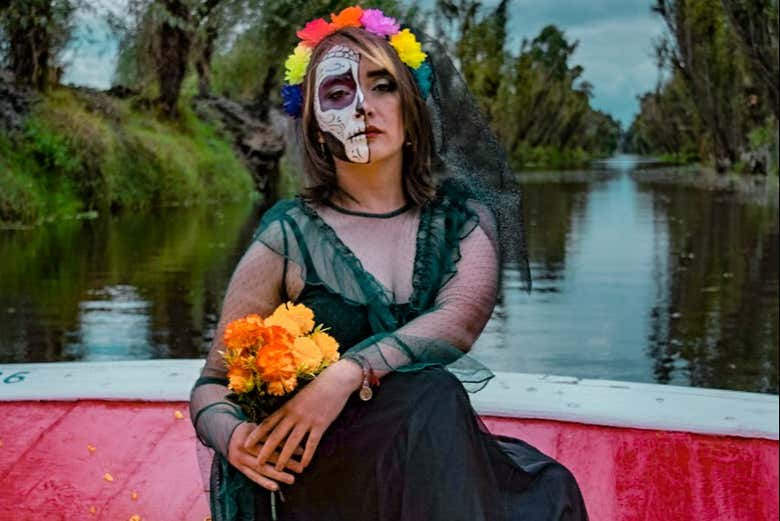 Catrina en los canales de Xochimilco