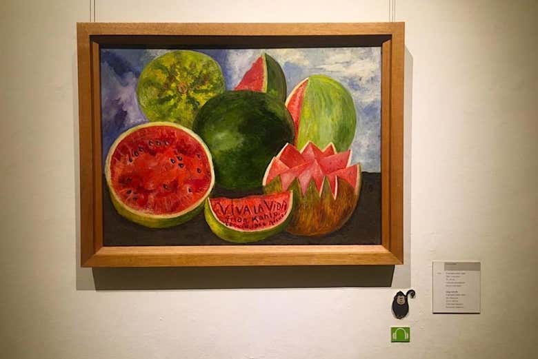 Contemplando diverse opere di Frida Kahlo