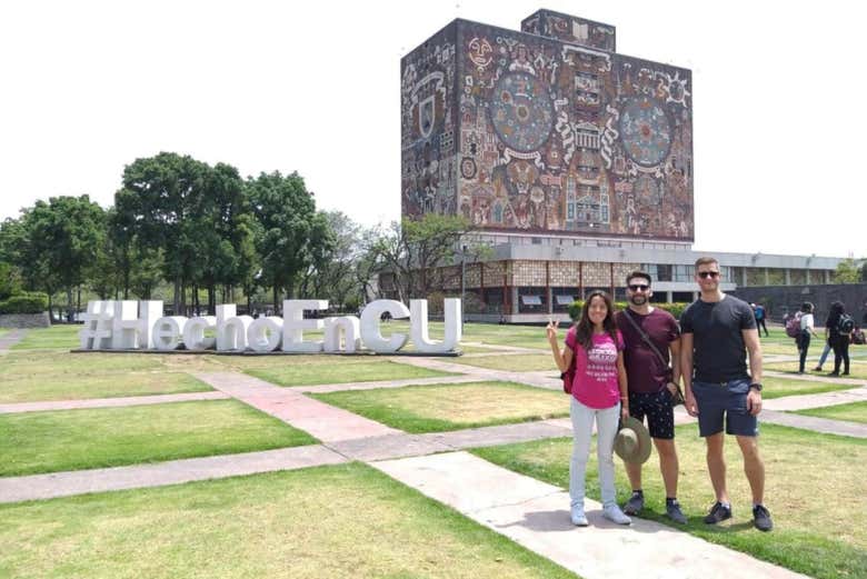 Disfrutando del free tour por la CU