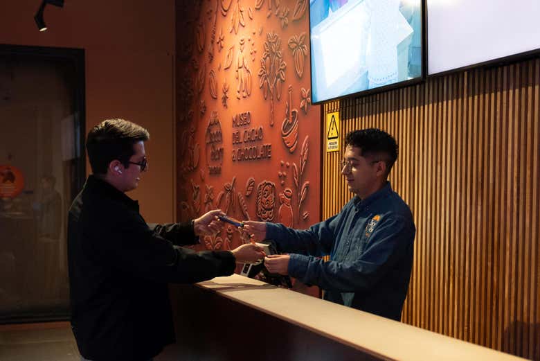 Podréis recoger la audioguía al entrar