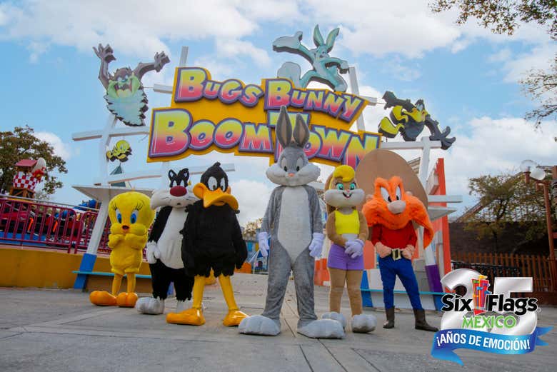 TOMATE FOTOS CON LOS LOONEY TUNES