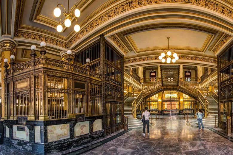 Entrando no Palácio Postal