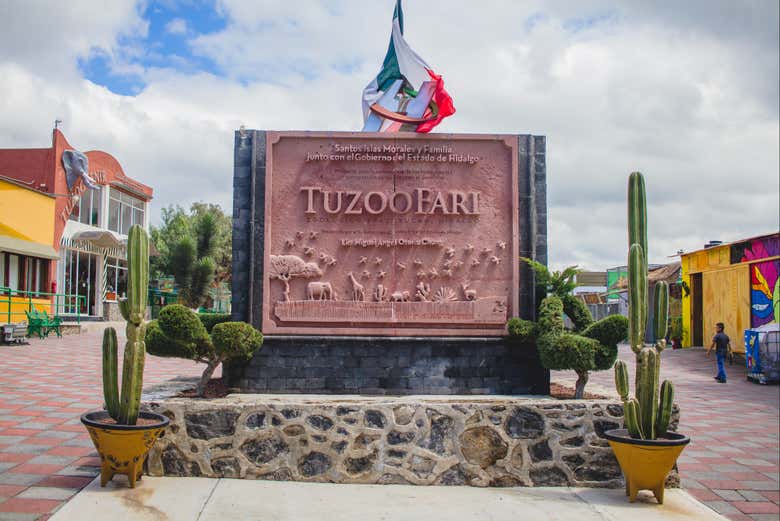 Entrada a Tuzoofari