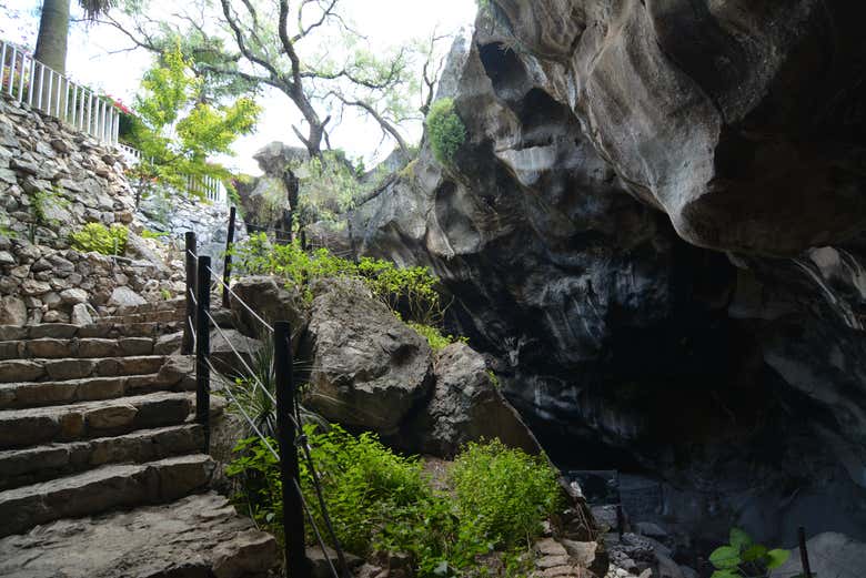 Escaleras de la cueva de Xoxafi